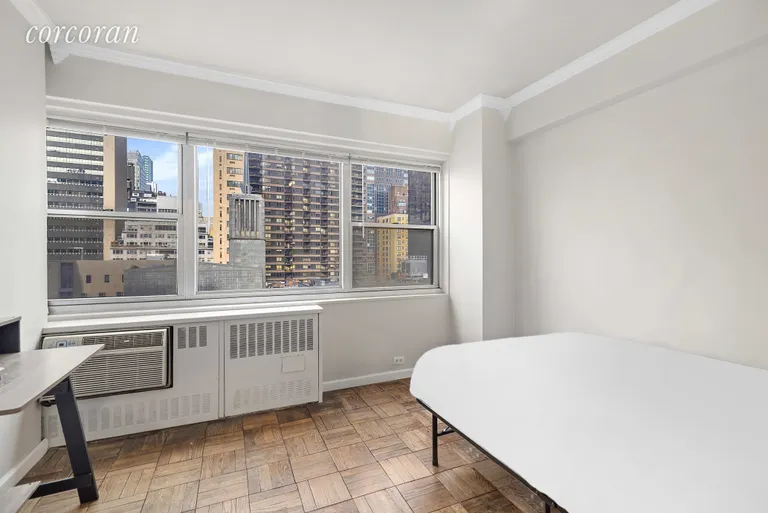 New York City Real Estate | View 333 East 46th Street, 8L | room 1 | View 2