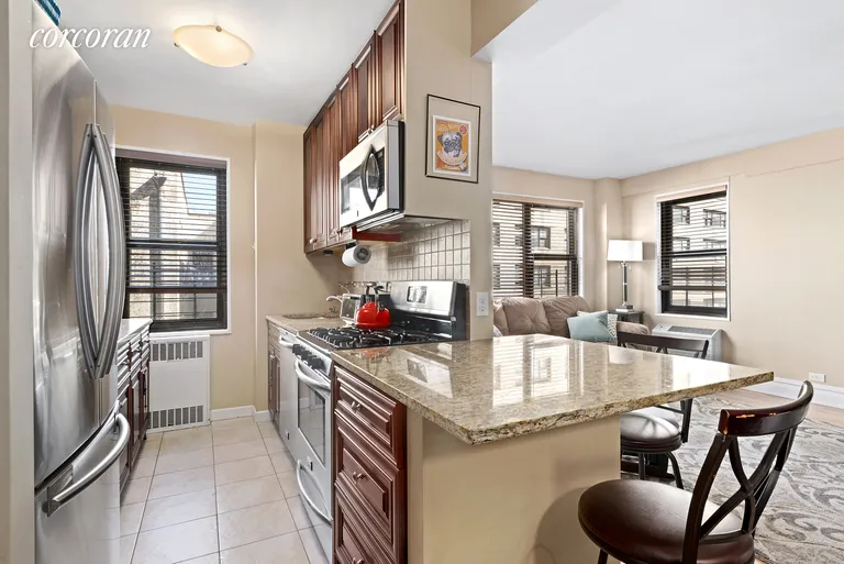 New York City Real Estate | View 425 East 79th Street, 7M | Kitchen | View 2