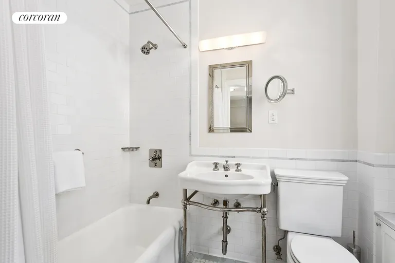 New York City Real Estate | View 40 West 67th Street, 4B | Master Bathroom | View 5