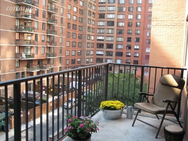 New York City Real Estate | View 300 Albany Street, 4C | room 7 | View 8