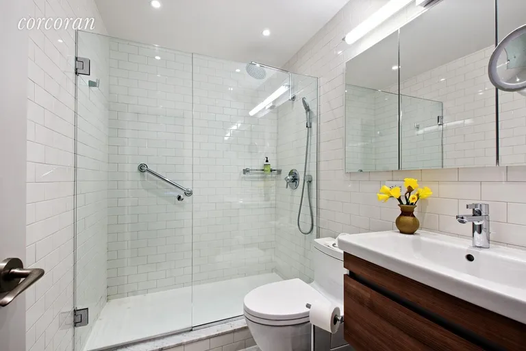New York City Real Estate | View 201 East 79th Street, 14A | Master Bath | View 4