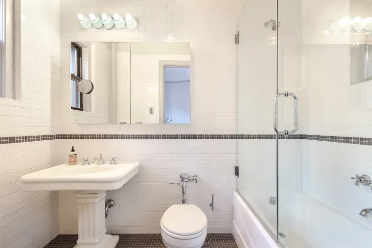 New York City Real Estate | View 302 West 86th Street, 10B | 2nd Bathroom | View 31