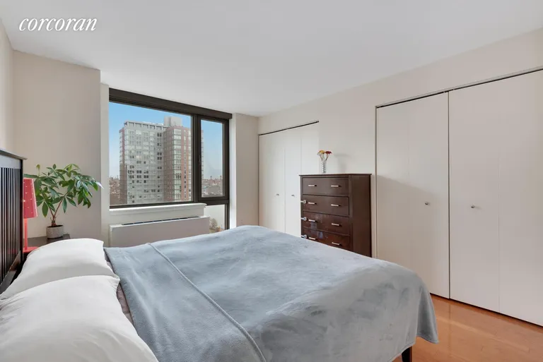 New York City Real Estate | View 425 Main Street, 12M | room 4 | View 5