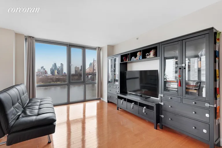 New York City Real Estate | View 425 Main Street, 12M | 2 Beds, 2 Baths | View 1