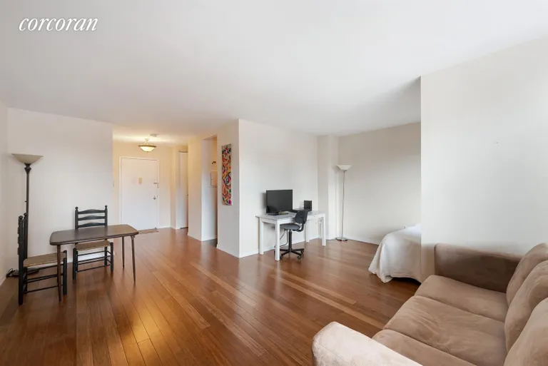 New York City Real Estate | View 2000 Broadway, 6C | Living Room | View 3