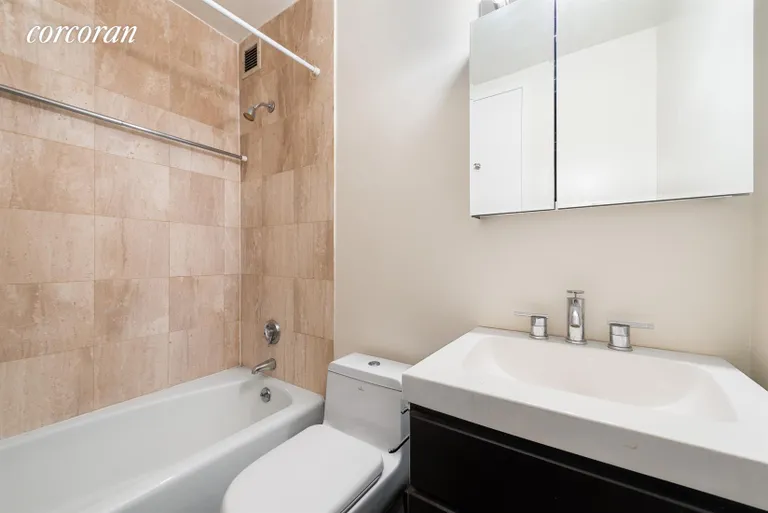 New York City Real Estate | View 2000 Broadway, 6C | Bathroom | View 5