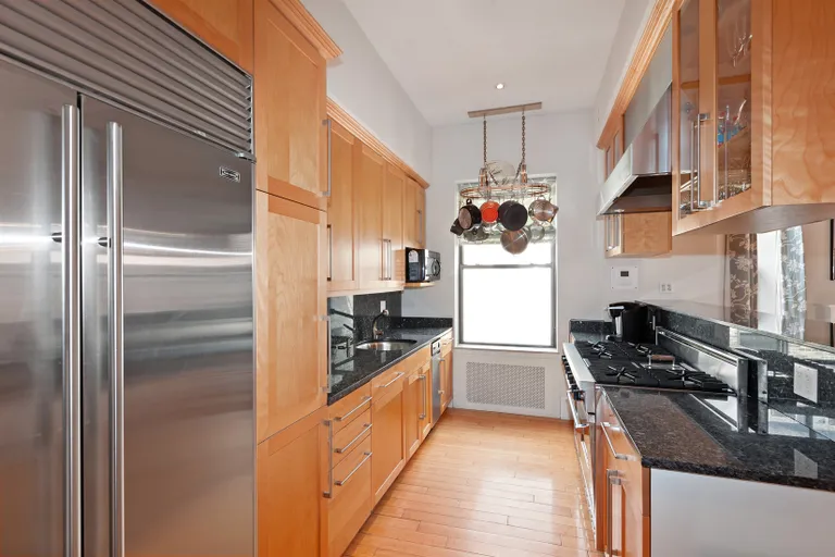 New York City Real Estate | View 9 East 97th Street, 6C | Kitchen | View 4