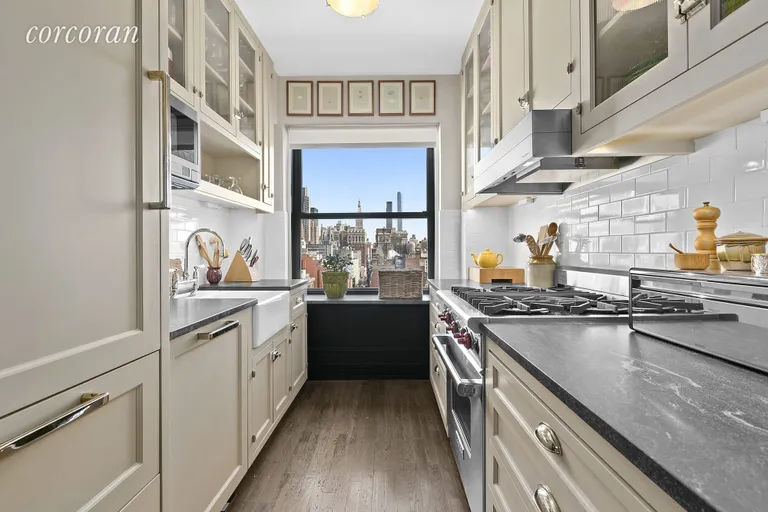 New York City Real Estate | View 300 West 23rd Street, 18IJ | room 4 | View 5