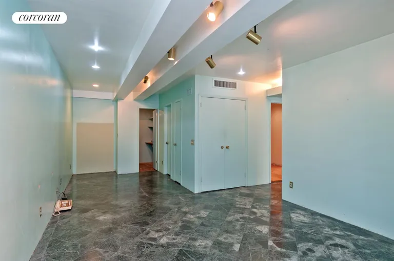 New York City Real Estate | View 333 East 57th Street, 1F | Location 1 | View 4
