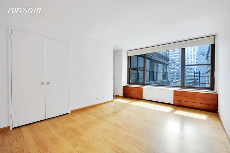 New York City Real Estate | View 117 East 57th Street, 28B | room 3 | View 4