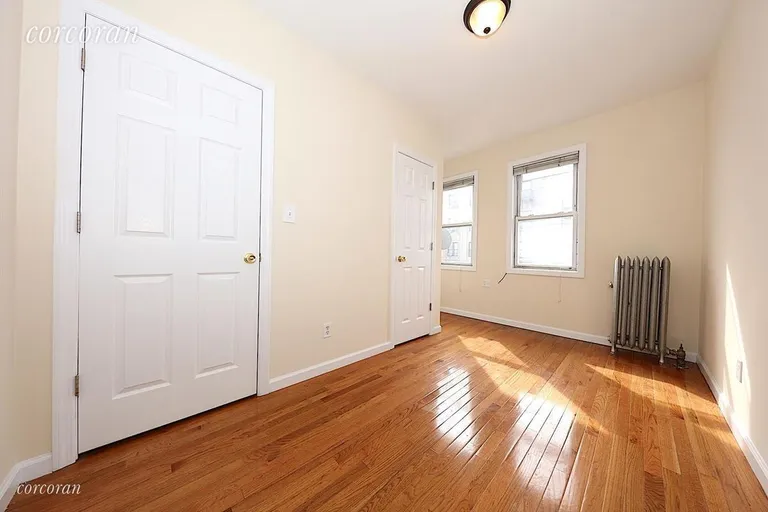 New York City Real Estate | View 41-13 31st Avenue, 3F | 
    
        
        
            

             | View 4