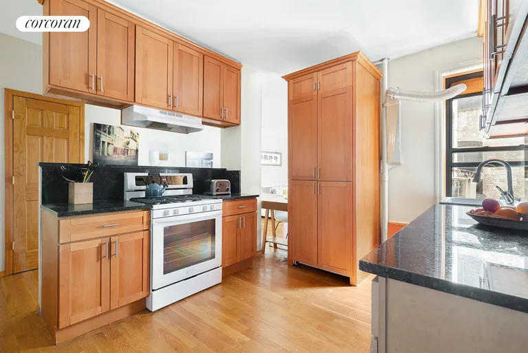 New York City Real Estate | View 5 Stratford Road, 6 | room 3 | View 4