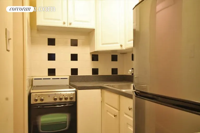 New York City Real Estate | View 36 West 85th Street, 4 | Nice kitchen | View 5