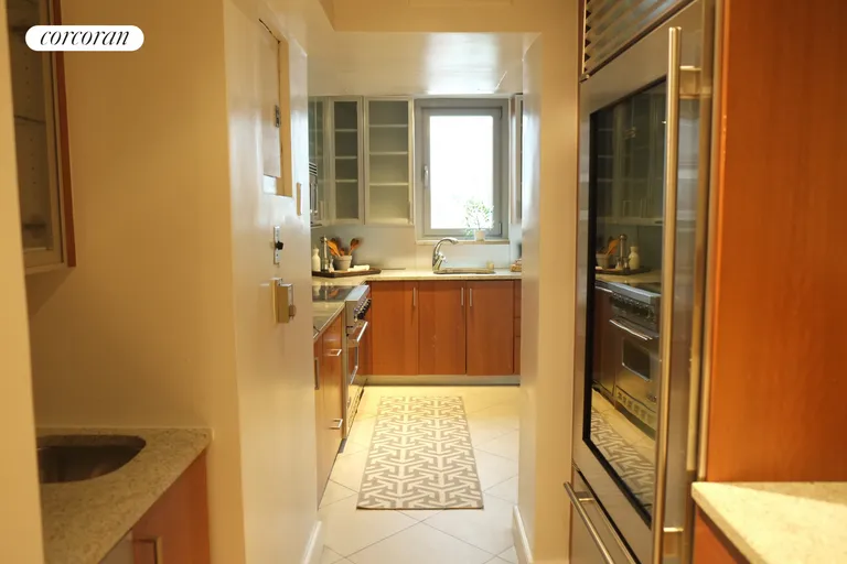 New York City Real Estate | View 200 East 62nd Street, 19D | Kitchen | View 5