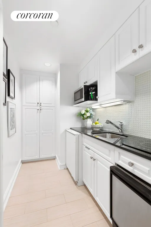 New York City Real Estate | View 160 Central Park South, 3101/18 | Kitchen | View 6