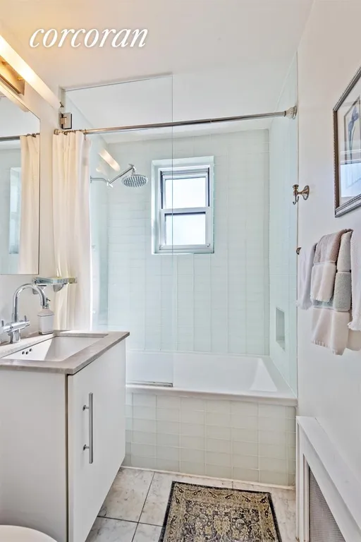 New York City Real Estate | View 444 East 75th Street, 20C | Bathroom | View 8