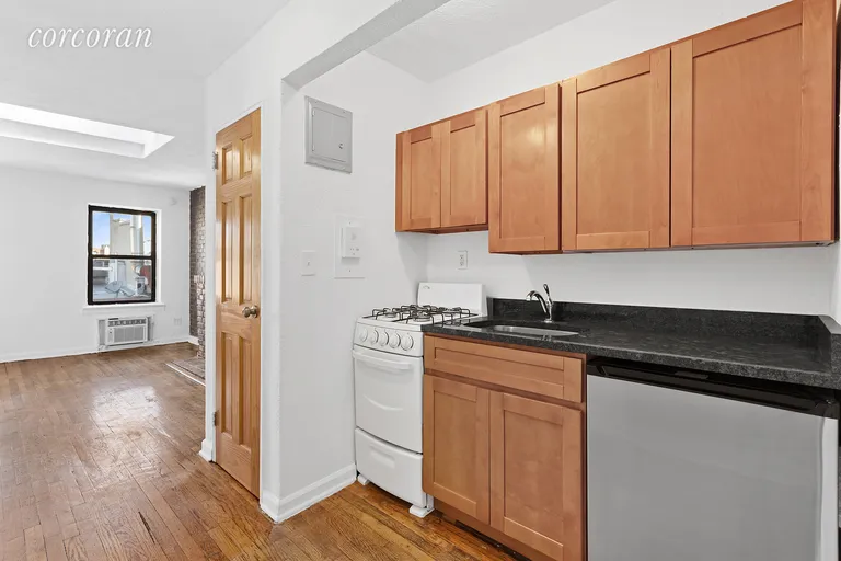 New York City Real Estate | View 17 Downing Street, 5A | room 2 | View 3