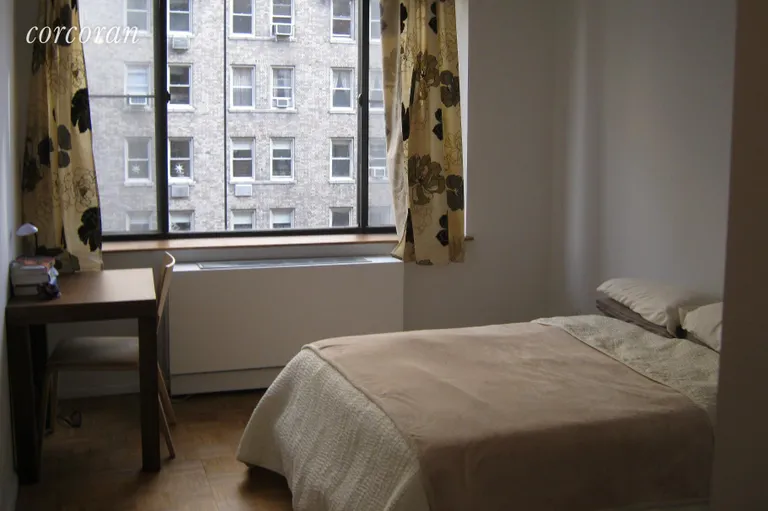 New York City Real Estate | View 130 West 79th Street, 7C | room 2 | View 3
