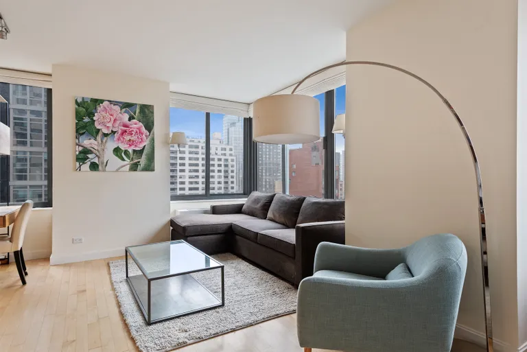 New York City Real Estate | View 300 East 85th Street, 1406 | Living Room | View 7