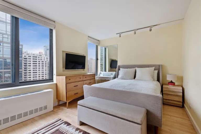 New York City Real Estate | View 300 East 85th Street, 1406 | Bedroom | View 10