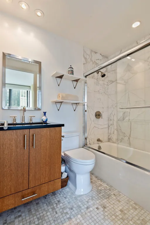 New York City Real Estate | View 300 East 85th Street, 1406 | Bathroom | View 11