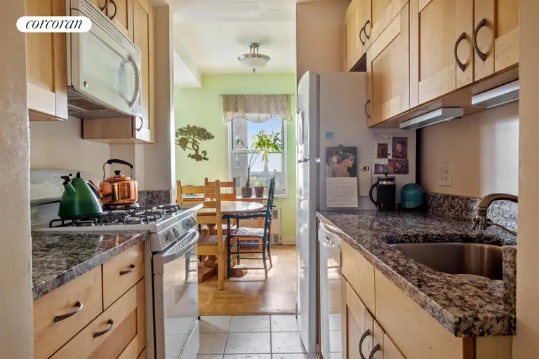 New York City Real Estate | View 10 Plaza Street East, 9b | Kitchen | View 6