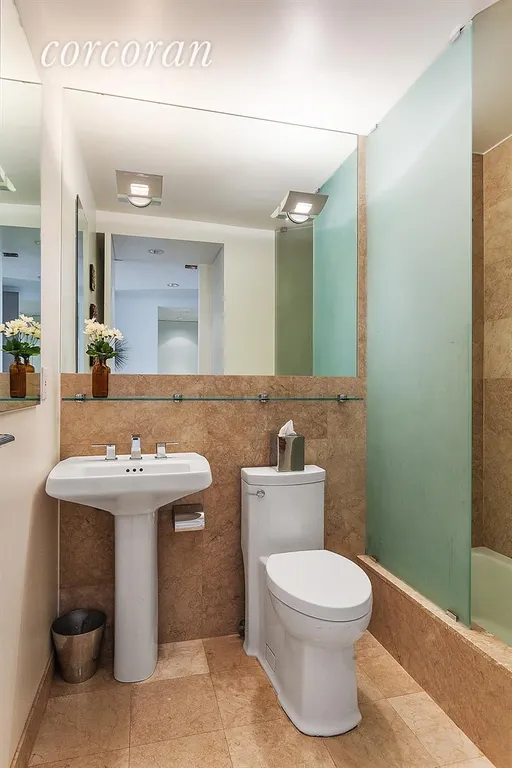 New York City Real Estate | View 215 West 95th Street, 11LM | Second Full Bathroom | View 9