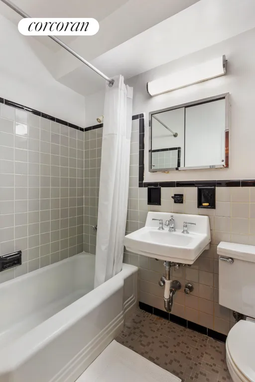 New York City Real Estate | View 345 West 58th Street, 5s | room 2 | View 3