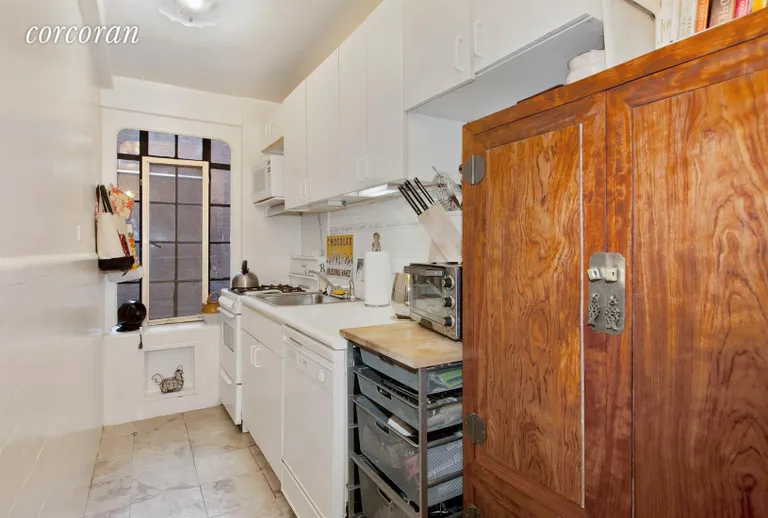 New York City Real Estate | View 17 West 67th Street, 3C | room 2 | View 3