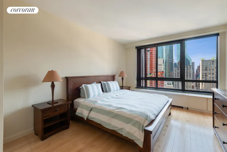 New York City Real Estate | View 100 United Nations Plaza, 29D | South-facing bedroom with en suite bathroom | View 7