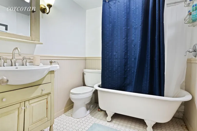 New York City Real Estate | View 377A Atlantic Avenue, 3 | Bathroom | View 11