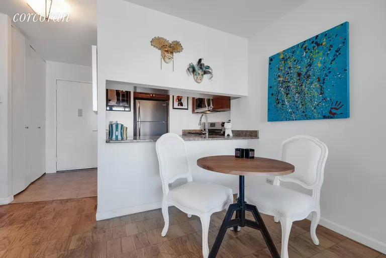 New York City Real Estate | View 45 East 25th Street, 33A | PLENTY OF ROOM FOR DINING! | View 4