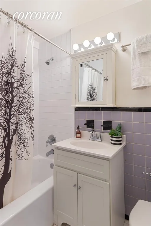 New York City Real Estate | View 225 East 46th Street, 6A | Bathroom | View 4