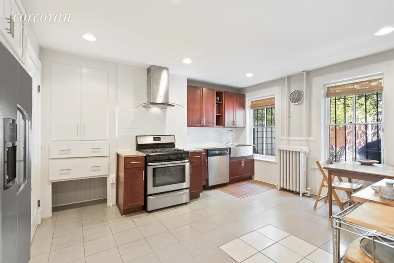 New York City Real Estate | View 871 Putnam Avenue, 1 | 
    
        
        
            

      | View 4