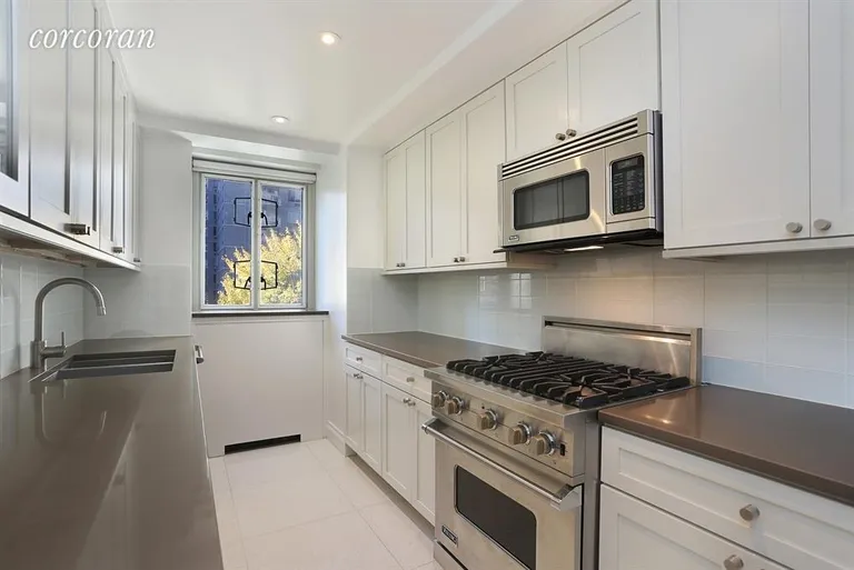 New York City Real Estate | View 200 East 66th Street, D6-01 | room 1 | View 2