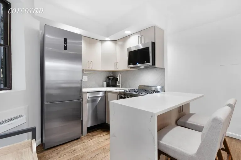 New York City Real Estate | View 220 East 82nd Street, 3RW | room 1 | View 2