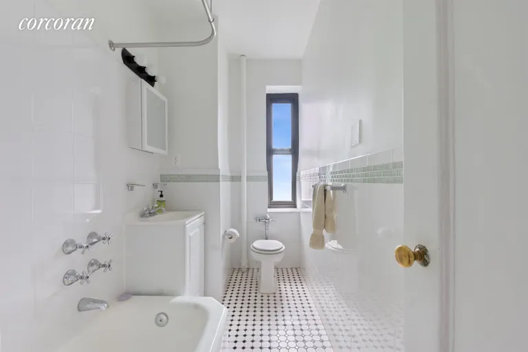 New York City Real Estate | View 425 Central Park West, 6C | Bathroom | View 4