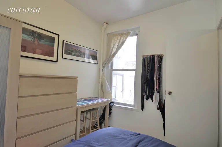 New York City Real Estate | View 206 Thompson Street, 6 | room 4 | View 5