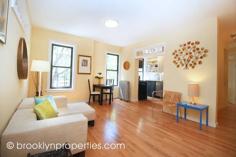 New York City Real Estate | View 5 Stratford Road, 8 | 2 Beds, 1 Bath | View 1