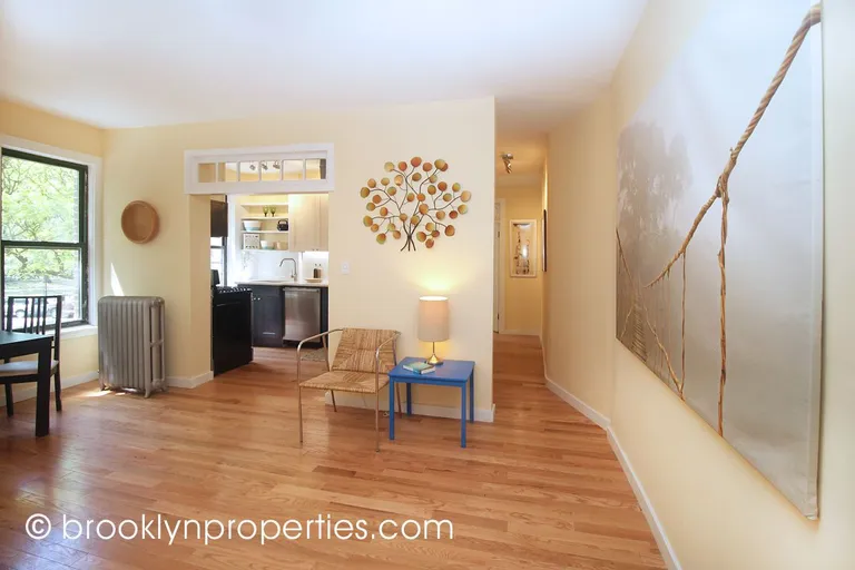 New York City Real Estate | View 5 Stratford Road, 8 | room 2 | View 3
