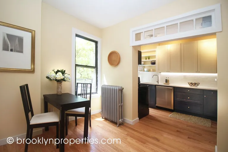 New York City Real Estate | View 5 Stratford Road, 8 | room 3 | View 4