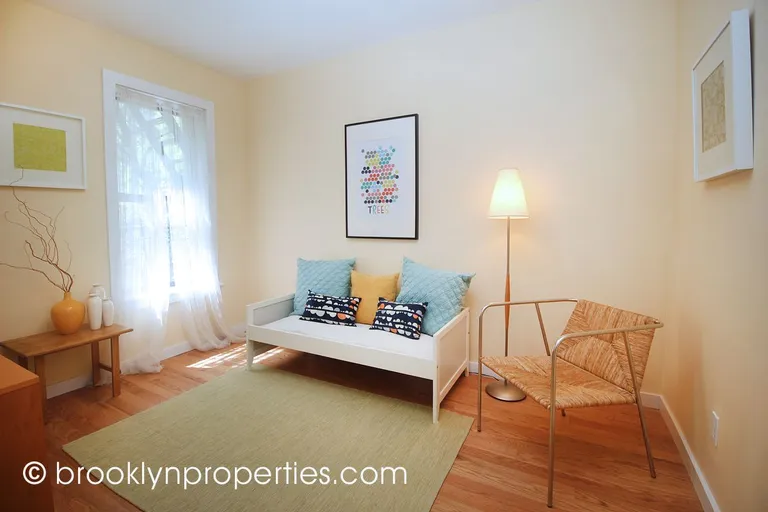 New York City Real Estate | View 5 Stratford Road, 8 | room 9 | View 10