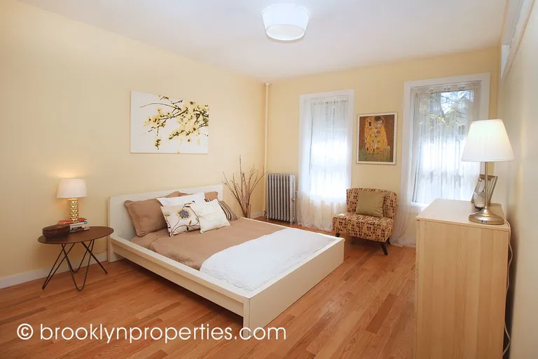 New York City Real Estate | View 5 Stratford Road, 8 | room 10 | View 11