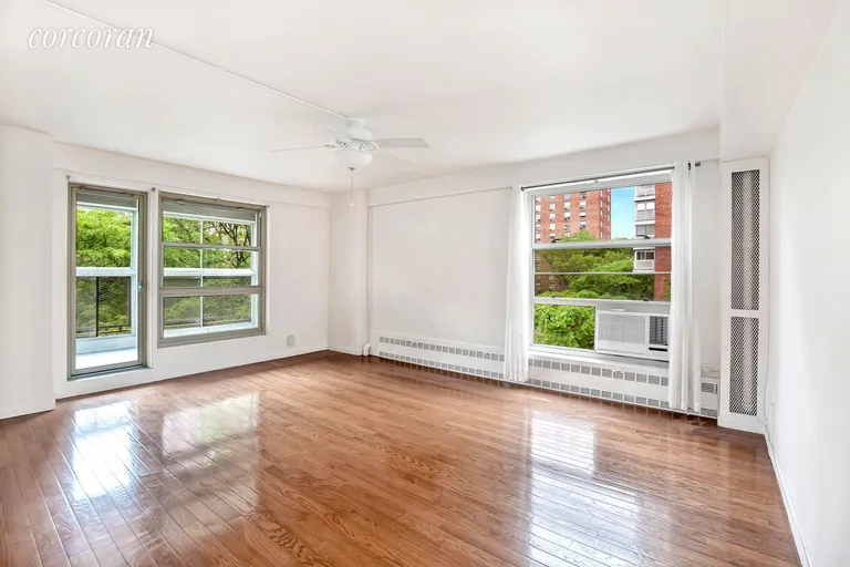 New York City Real Estate | View 80 La Salle Street, 8G | room 6 | View 7