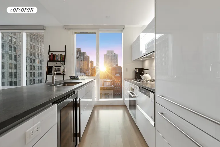 New York City Real Estate | View 241 Fifth Avenue, 17A | room 2 | View 3
