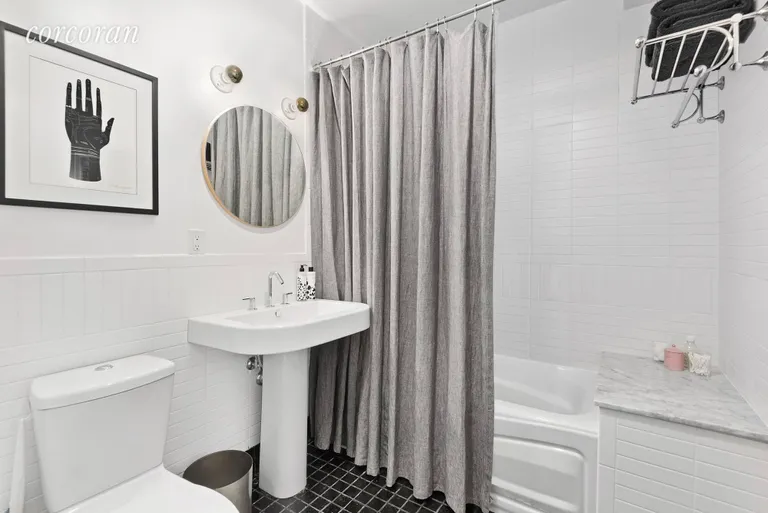 New York City Real Estate | View 95 Lexington Avenue, 2C | Modern bathroom with large soaking tub! | View 8