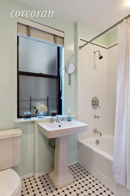 New York City Real Estate | View 150 West 95th Street, 7C | Bathroom | View 6