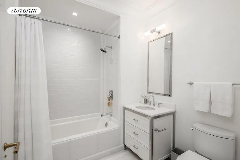 New York City Real Estate | View 20 East End Avenue, PH | Bathroom | View 18