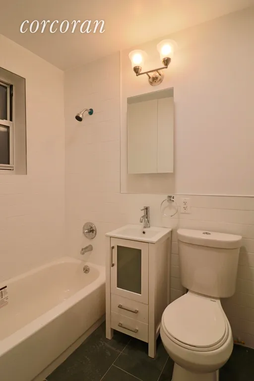 New York City Real Estate | View 18 North Moore Street, 5R | room 4 | View 5