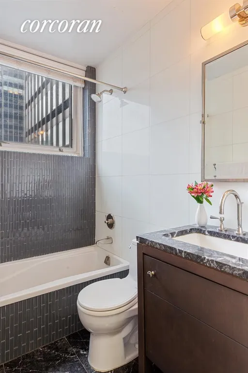 New York City Real Estate | View 212 East 47th Street, 26J | room 4 | View 5